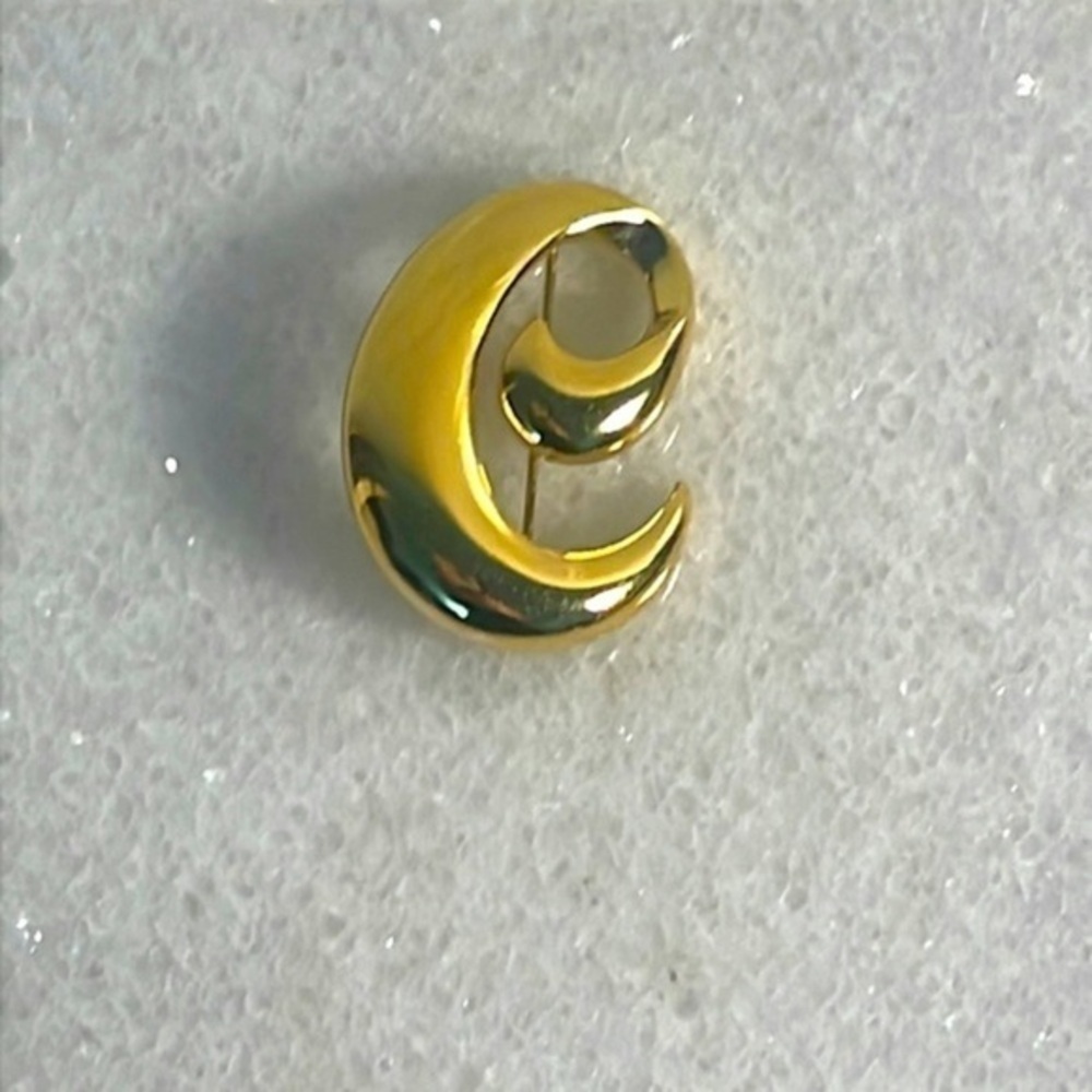 Monet brooch fashion jewelry goldtone swirl jewelry